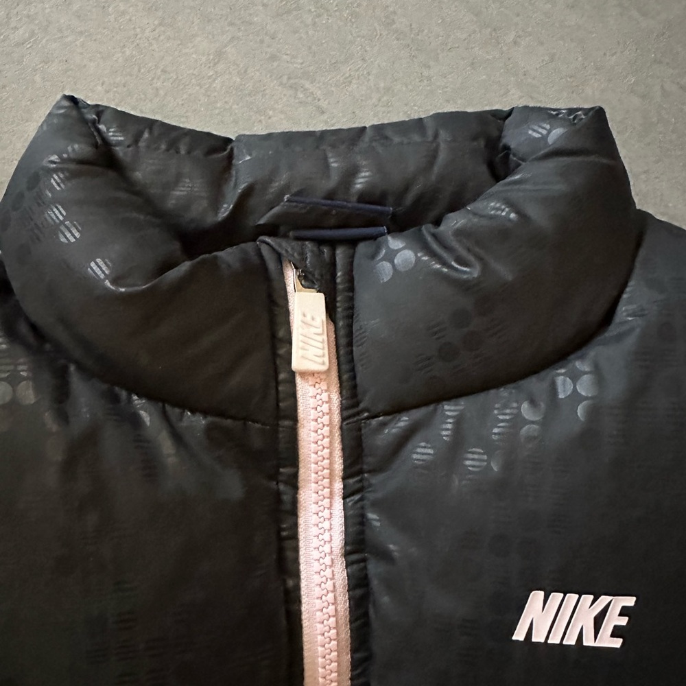 Kids Large Nike puffer vest Black & Pink excellent condition